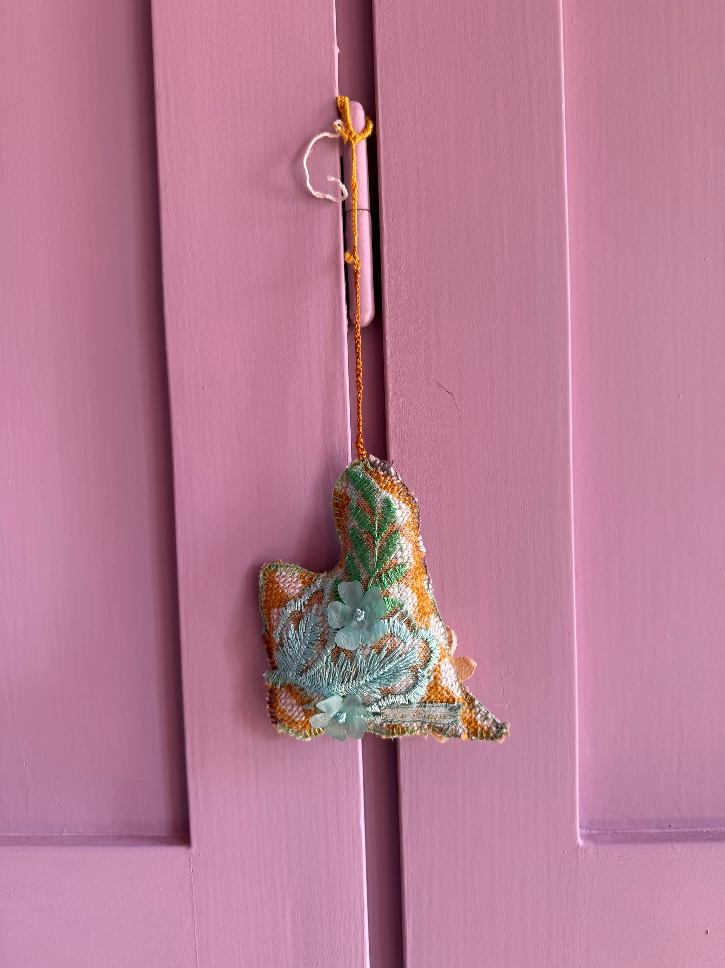 EASTER WALL DECORATION - CRÈME de la CRÈME à la HELLE