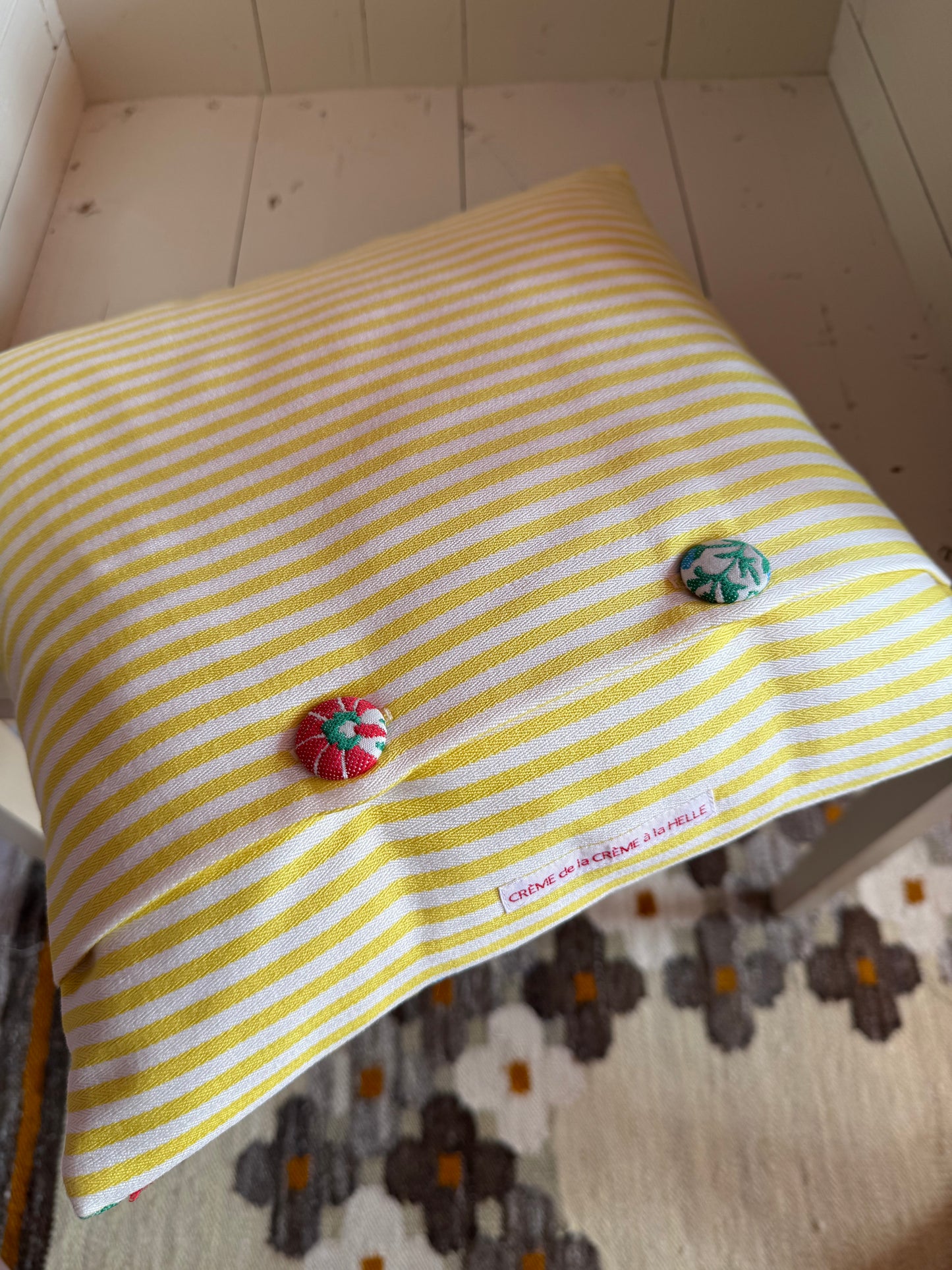 LE PETIT PILLOW NR. 2 - CRÈME de la CRÈME à la HELLE
