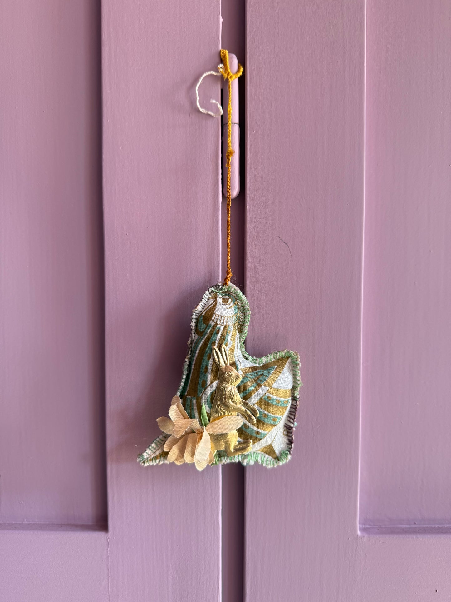 EASTER WALL DECORATION - CRÈME de la CRÈME à la HELLE