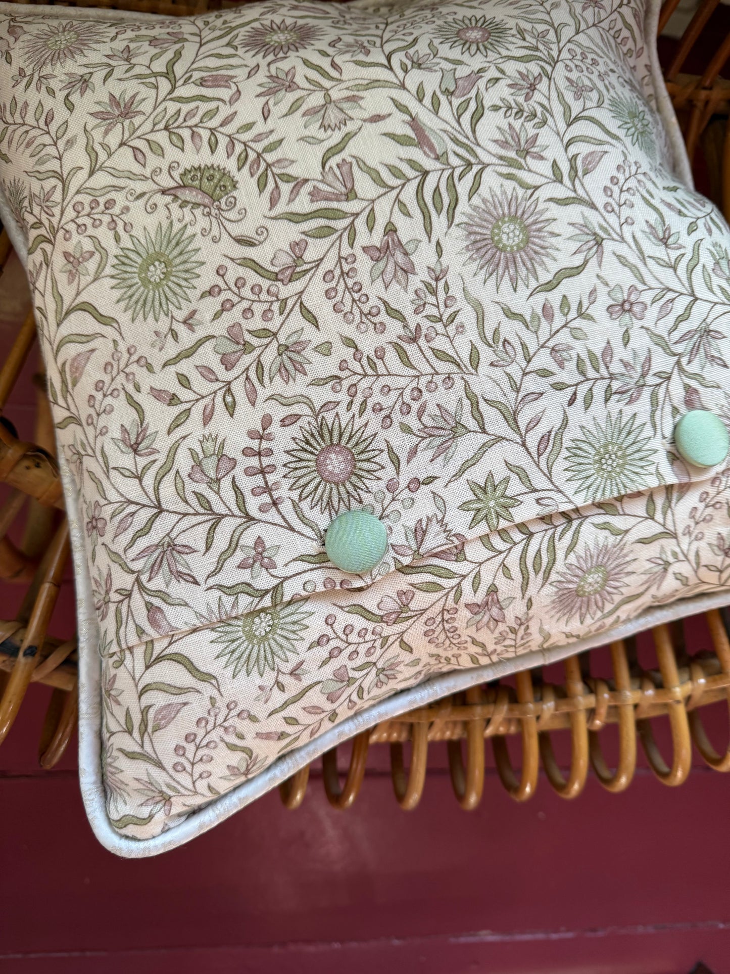 DAISY PILLOW - CRÈME de la CRÈME à la HELLE