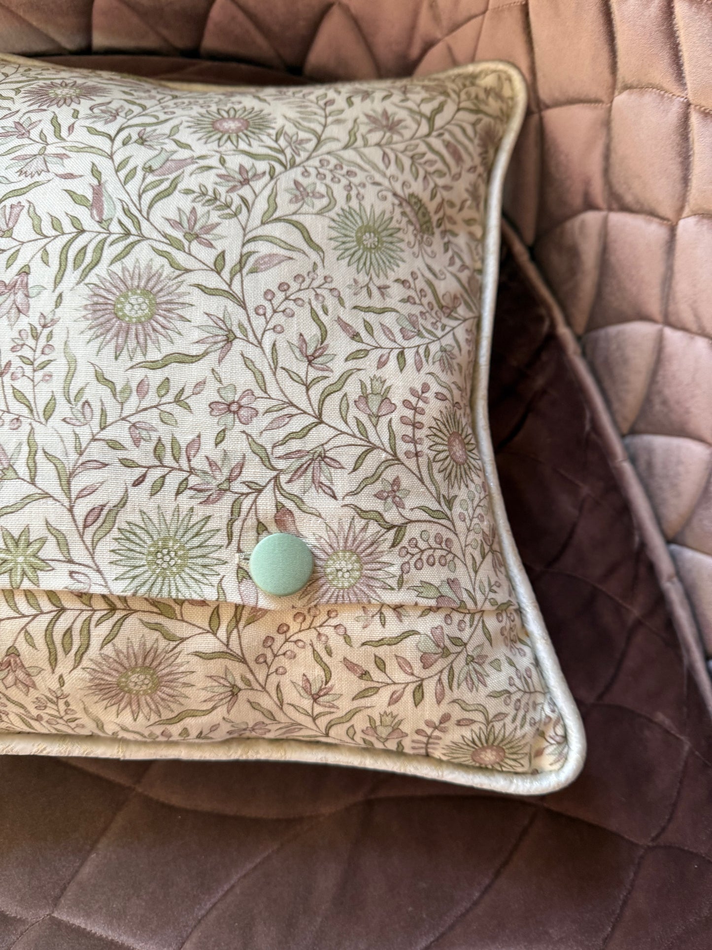 DAISY PILLOW - CRÈME de la CRÈME à la HELLE