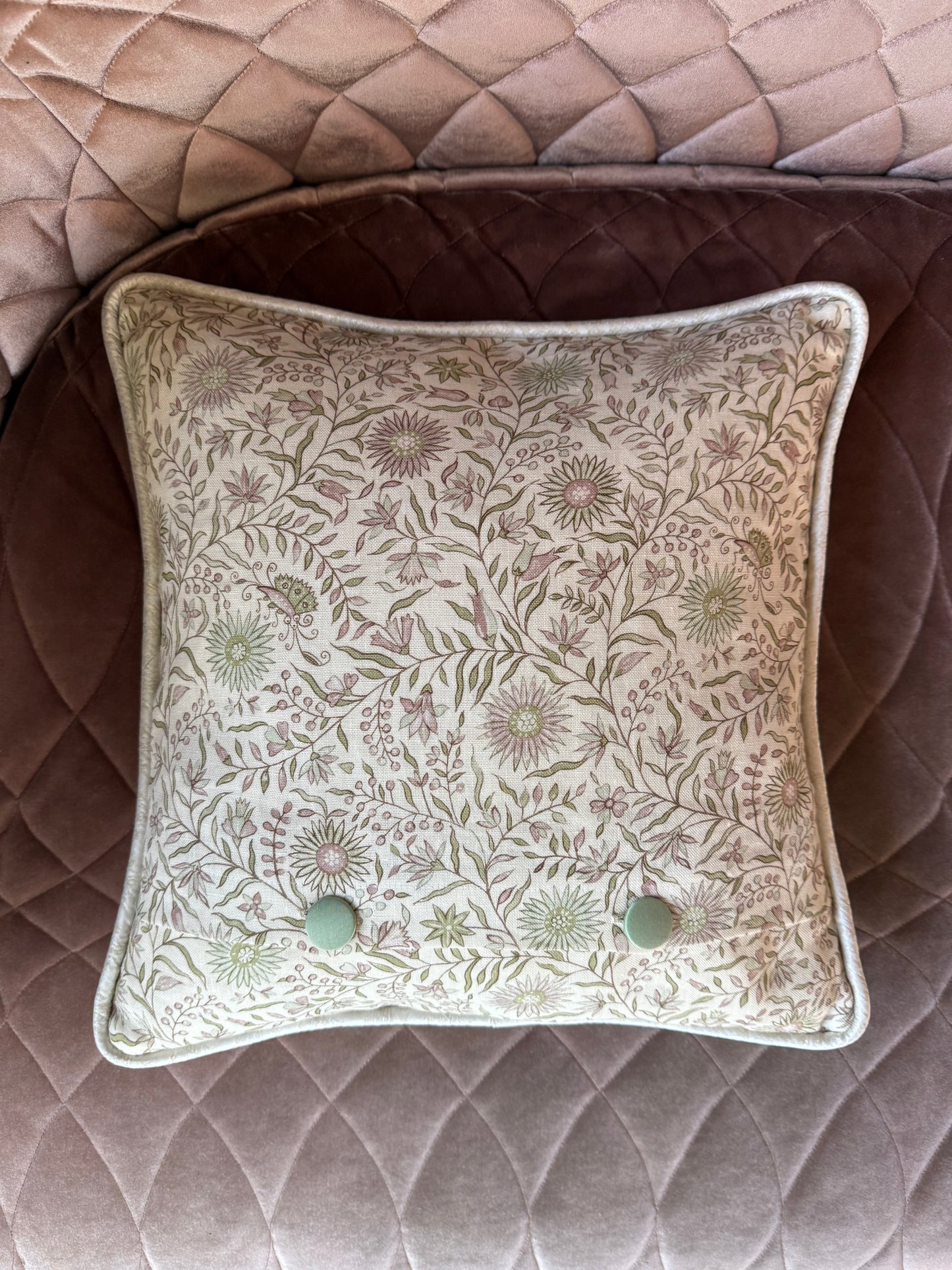 DAISY PILLOW - CRÈME de la CRÈME à la HELLE