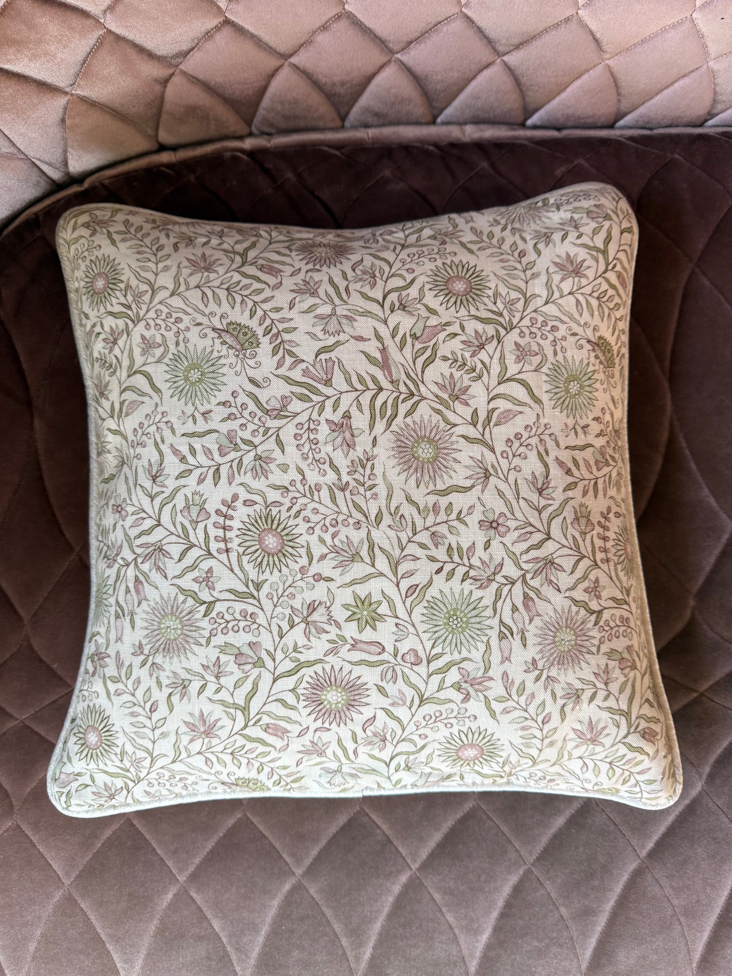 DAISY PILLOW - CRÈME de la CRÈME à la HELLE
