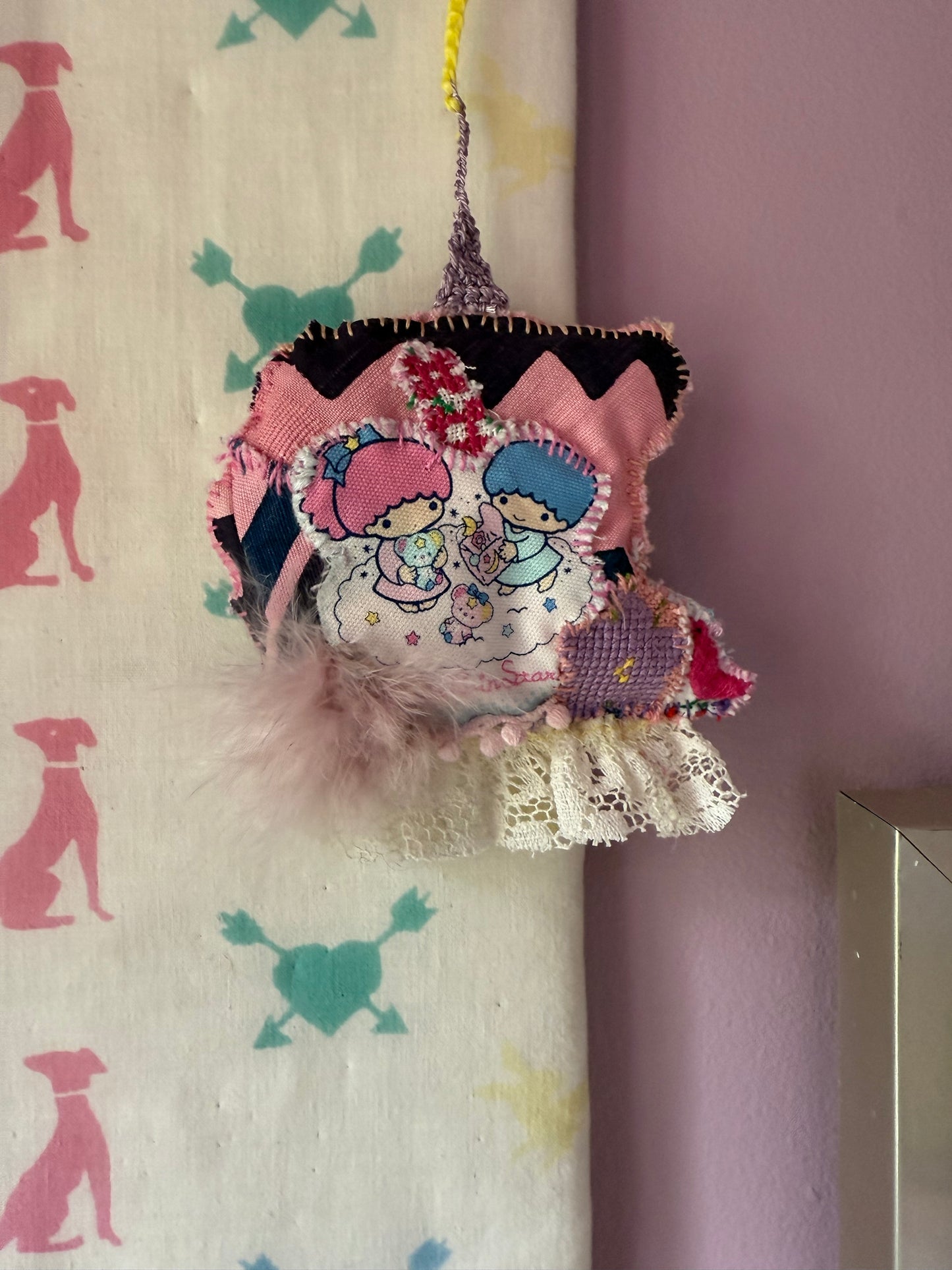 WALL DECORATION LITTLE TWIN STARS NO. 11 - CRÈME de la CRÈME à la HELLE