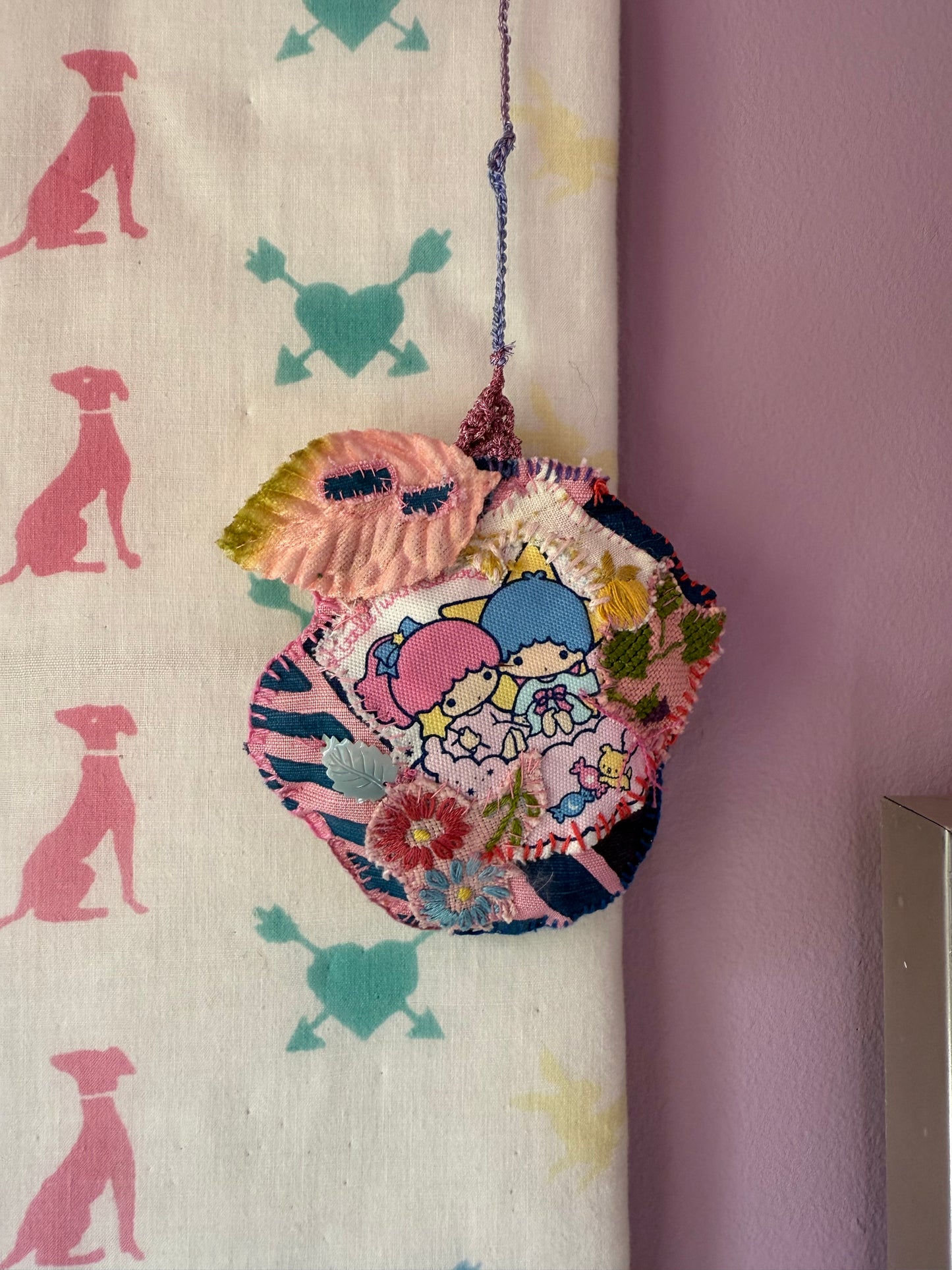 WALL DECORATION LITTLE TWIN STARS NO. 12 - CRÈME de la CRÈME à la HELLE
