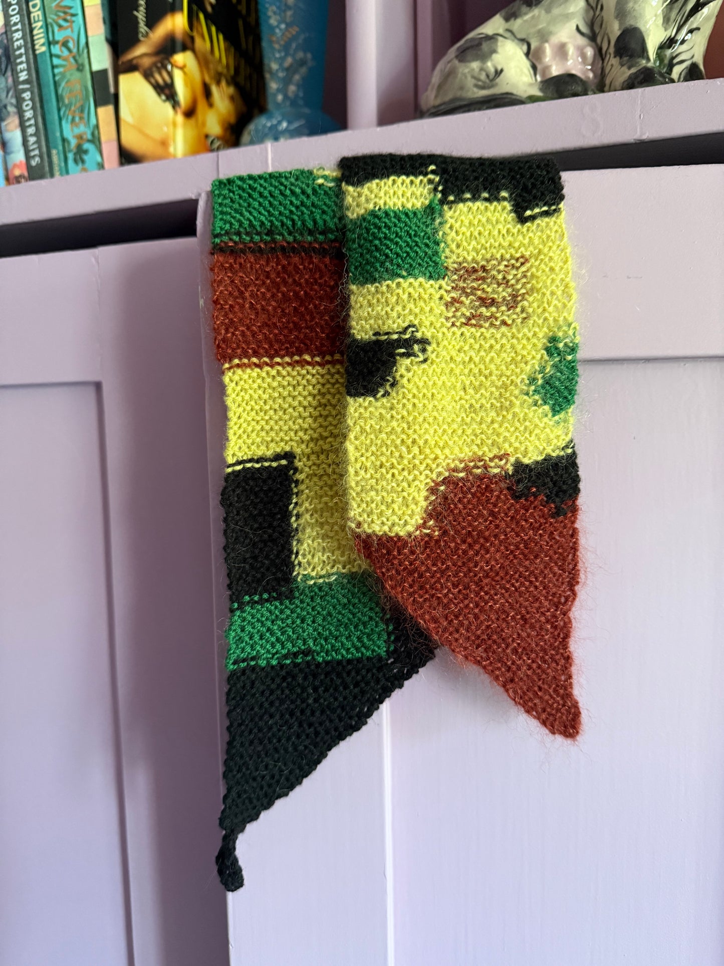 THE ARTIST' FAVORITE SCARF