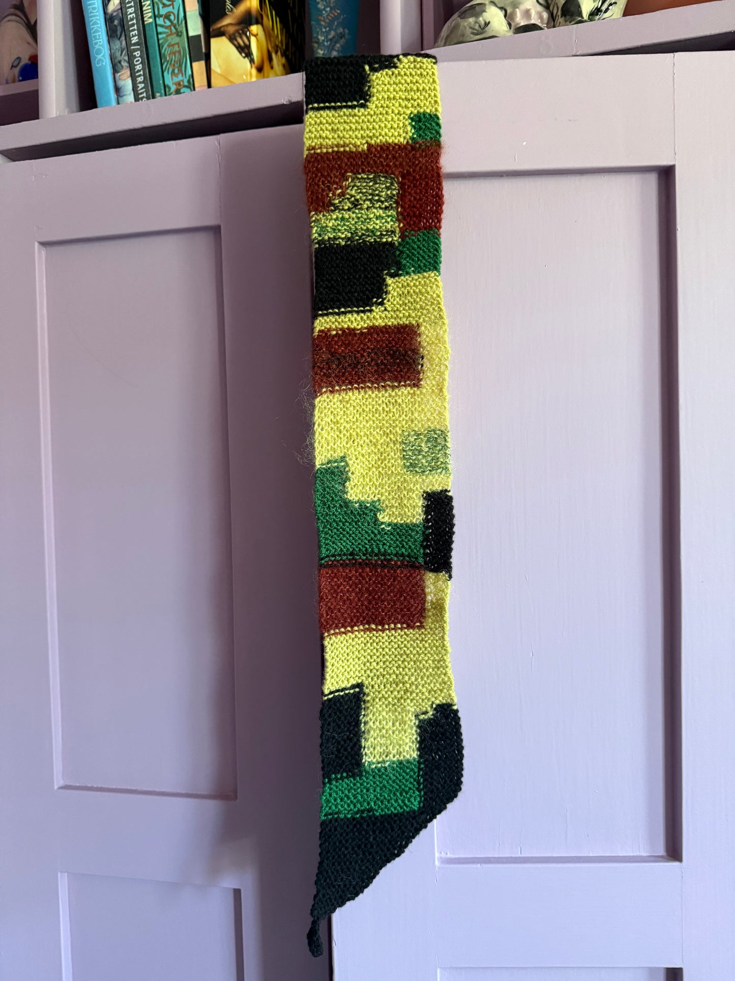 THE ARTIST' FAVORITE SCARF