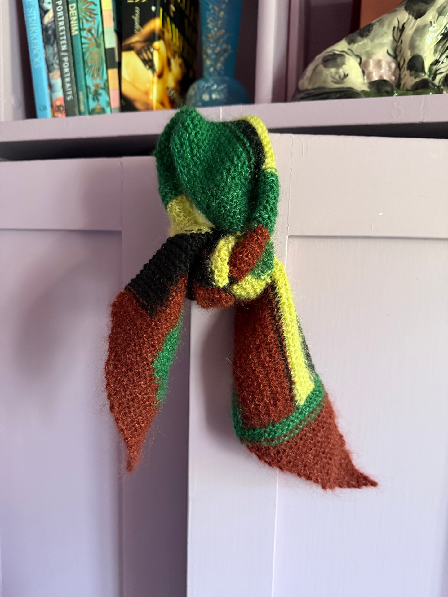 THE ARTIST' FAVORITE SCARF