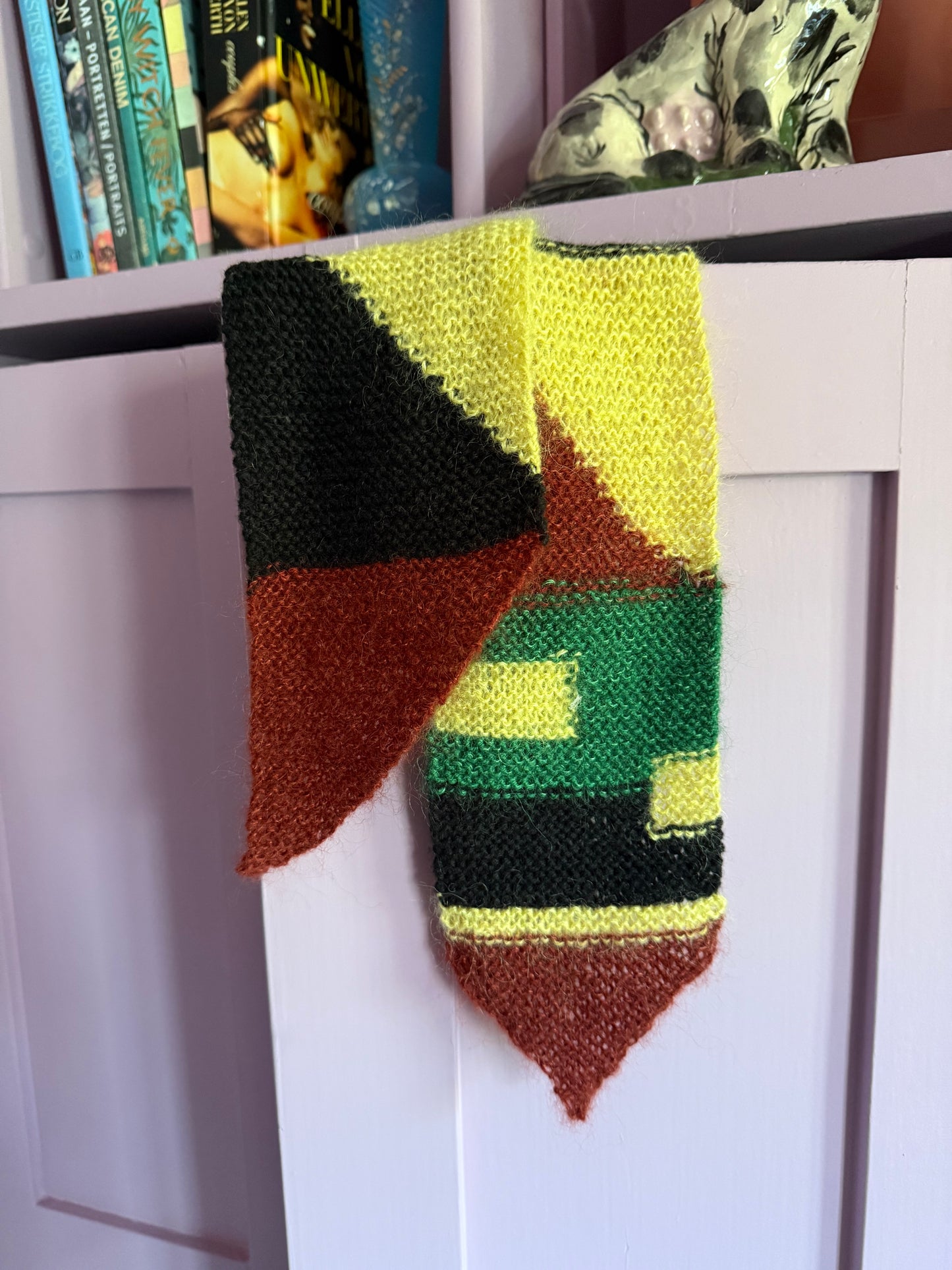 THE ARTIST' FAVORITE SCARF