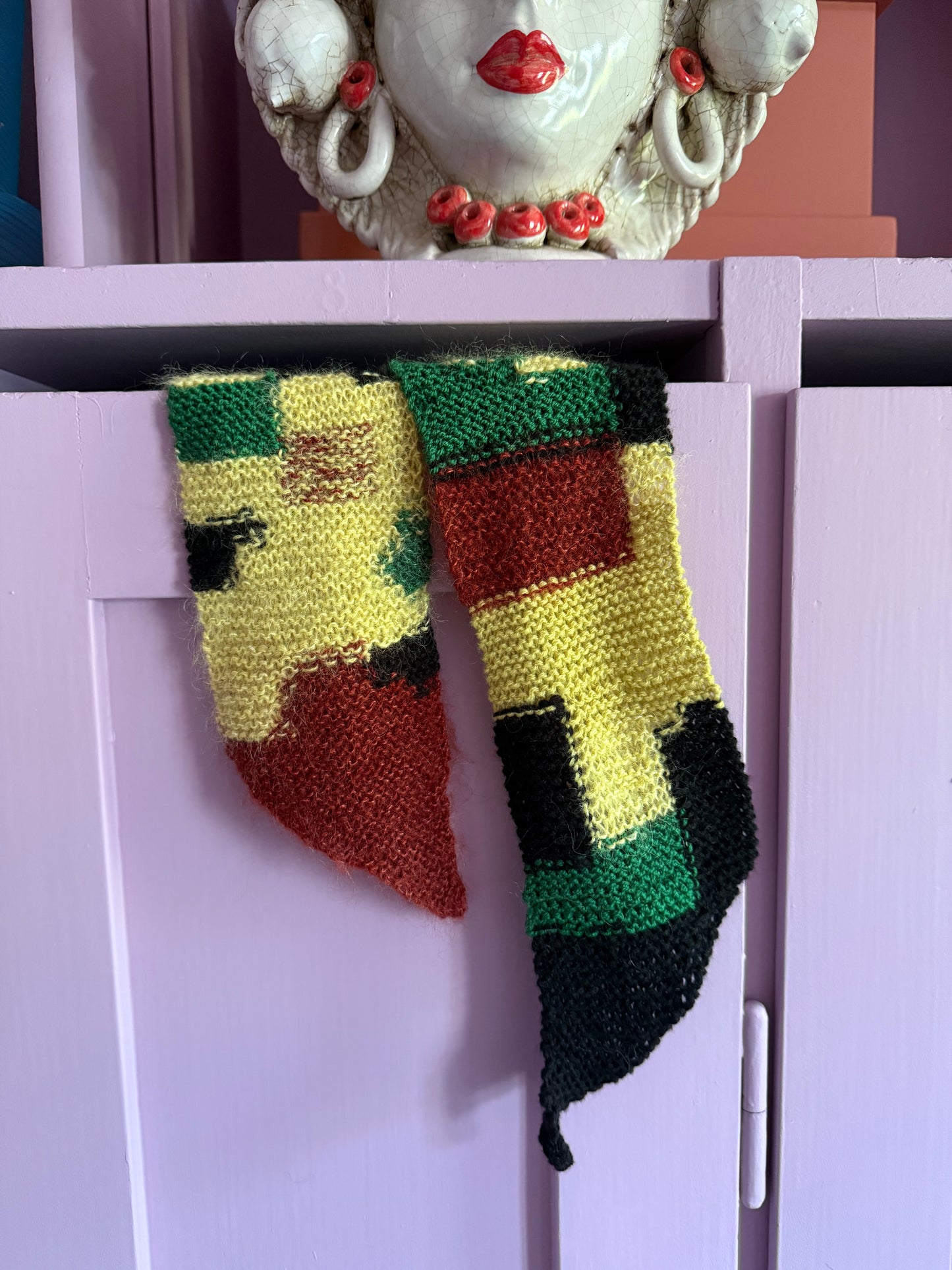 THE ARTIST' FAVORITE SCARF