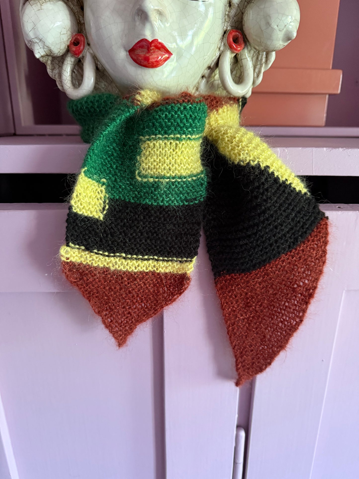 THE ARTIST' FAVORITE SCARF