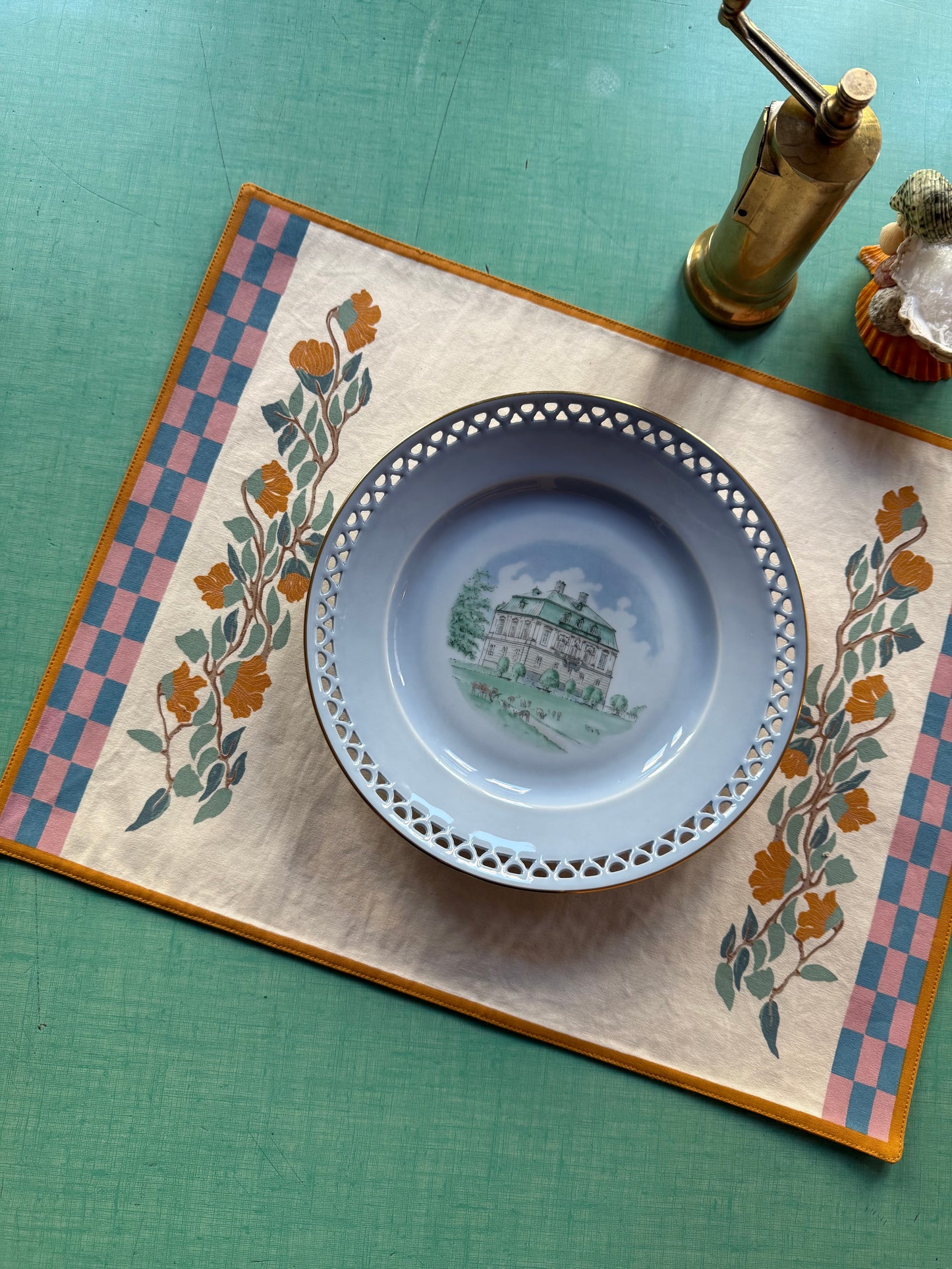 4 PLACEMATS