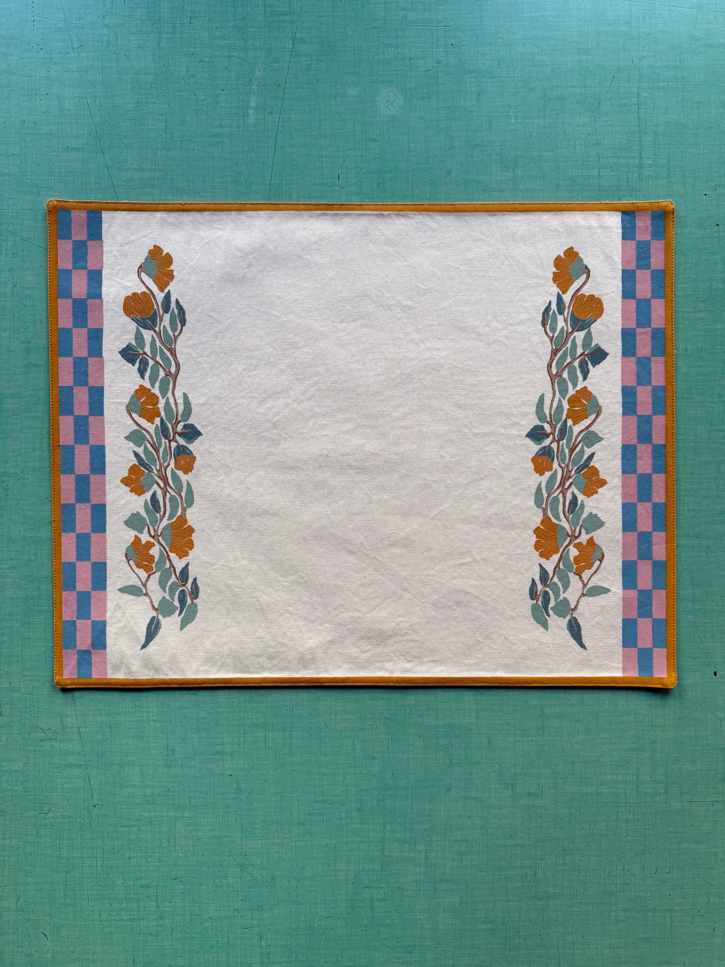 4 PLACEMATS