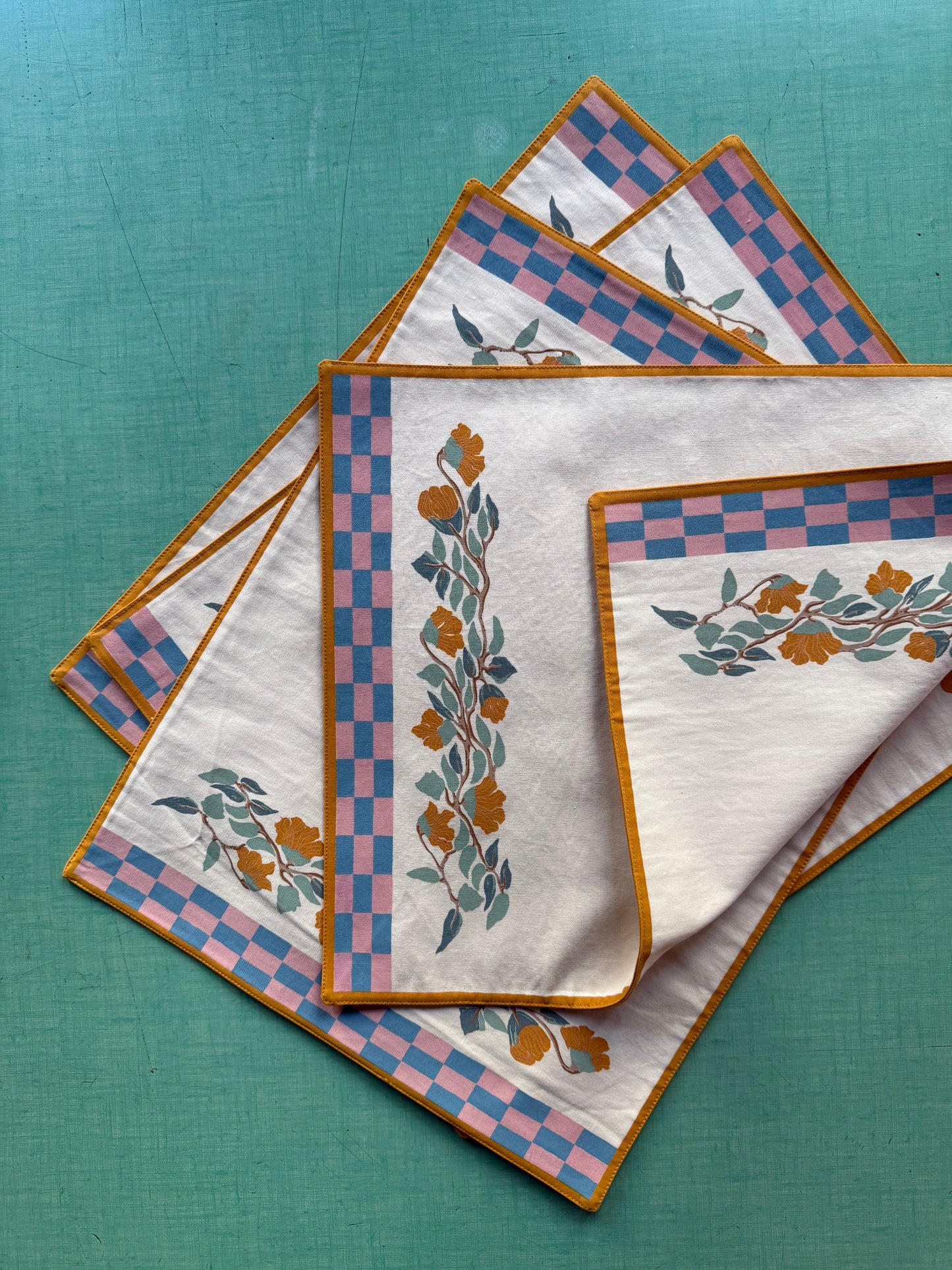 4 PLACEMATS