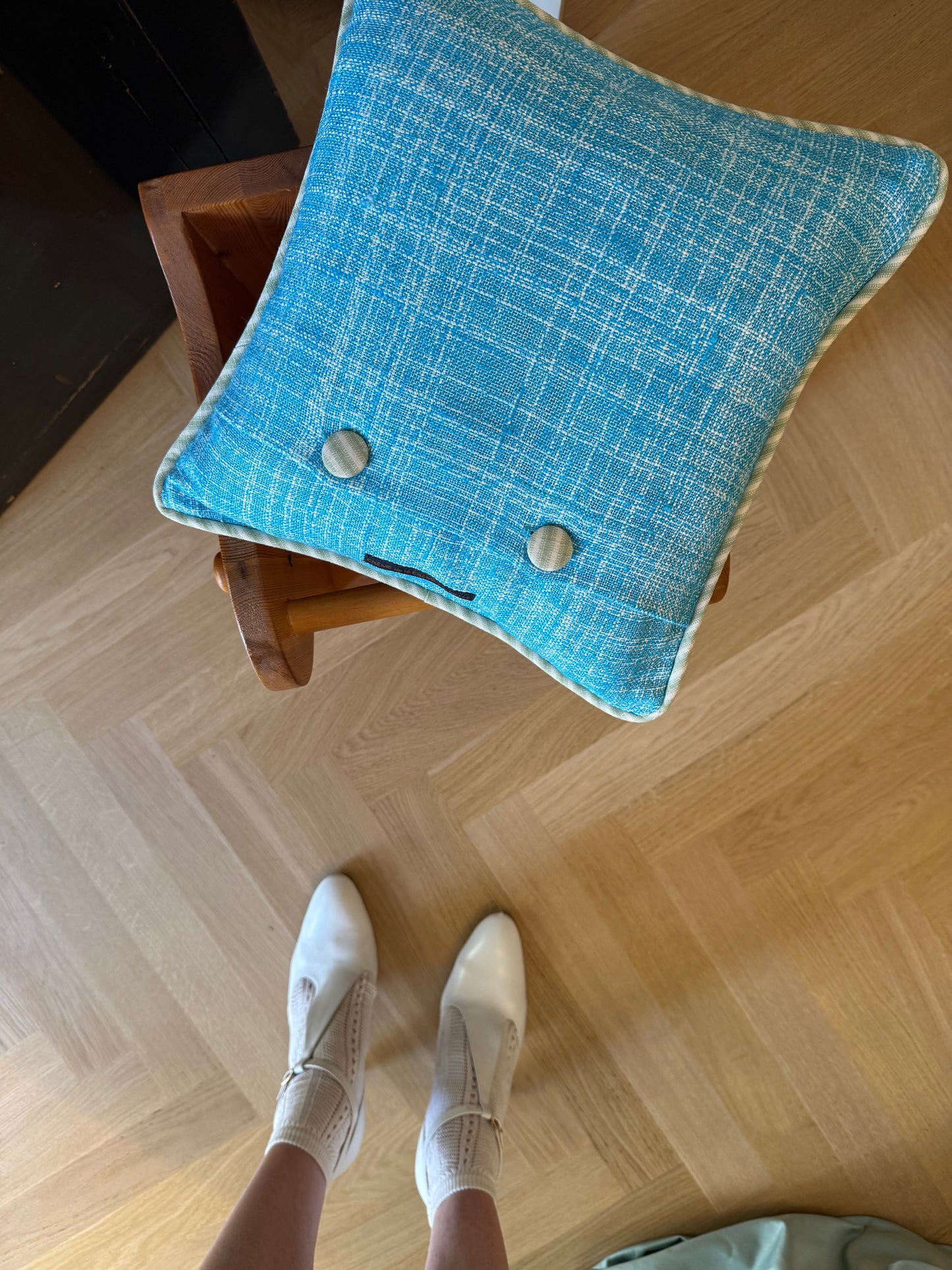 LE PETIT PILLOW NR. 1 - CRÈME de la CRÈME à la HELLE
