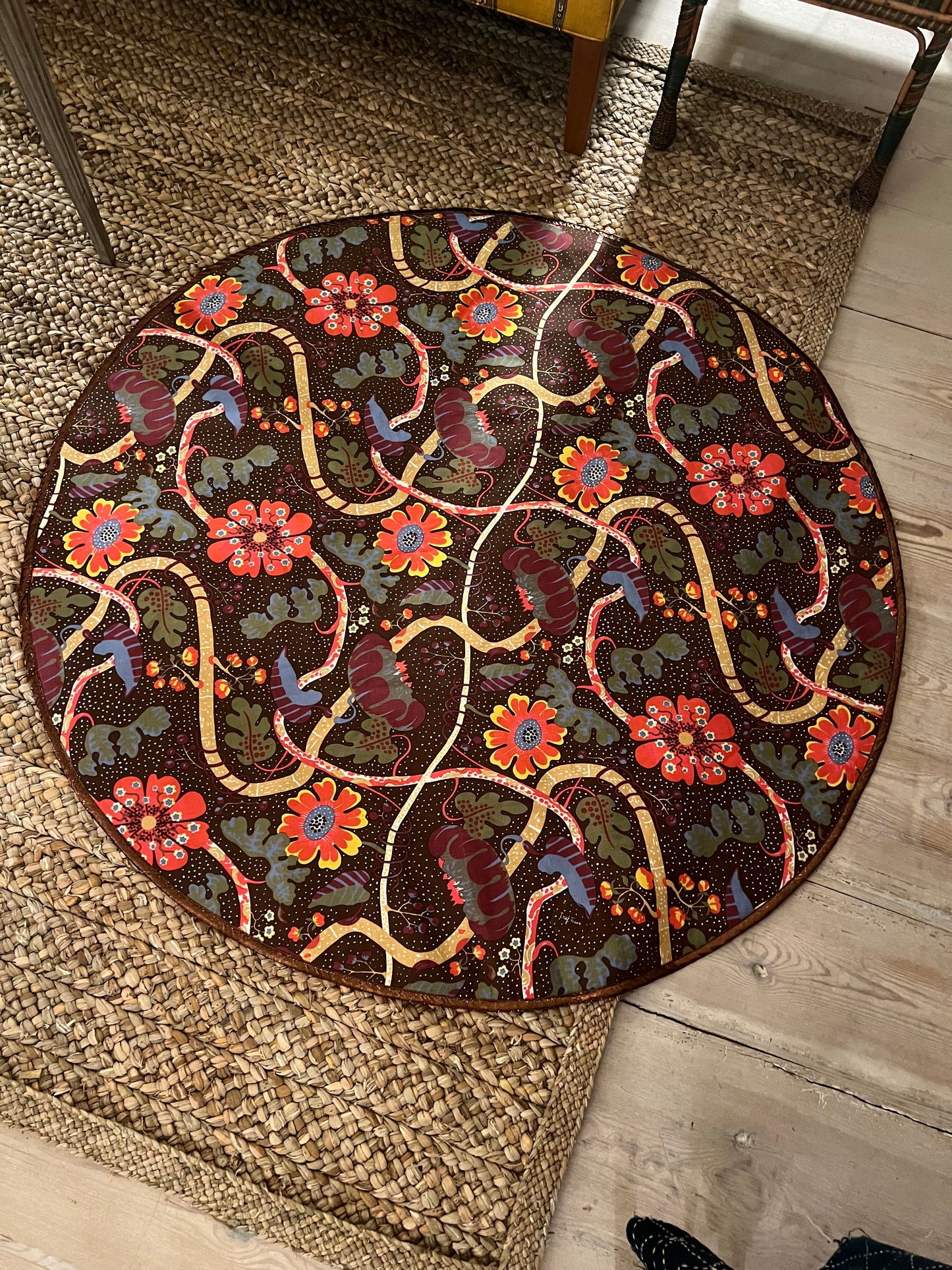 CHRISTMAS TREE SKIRT - CRÈME de la CRÈME à la HELLE