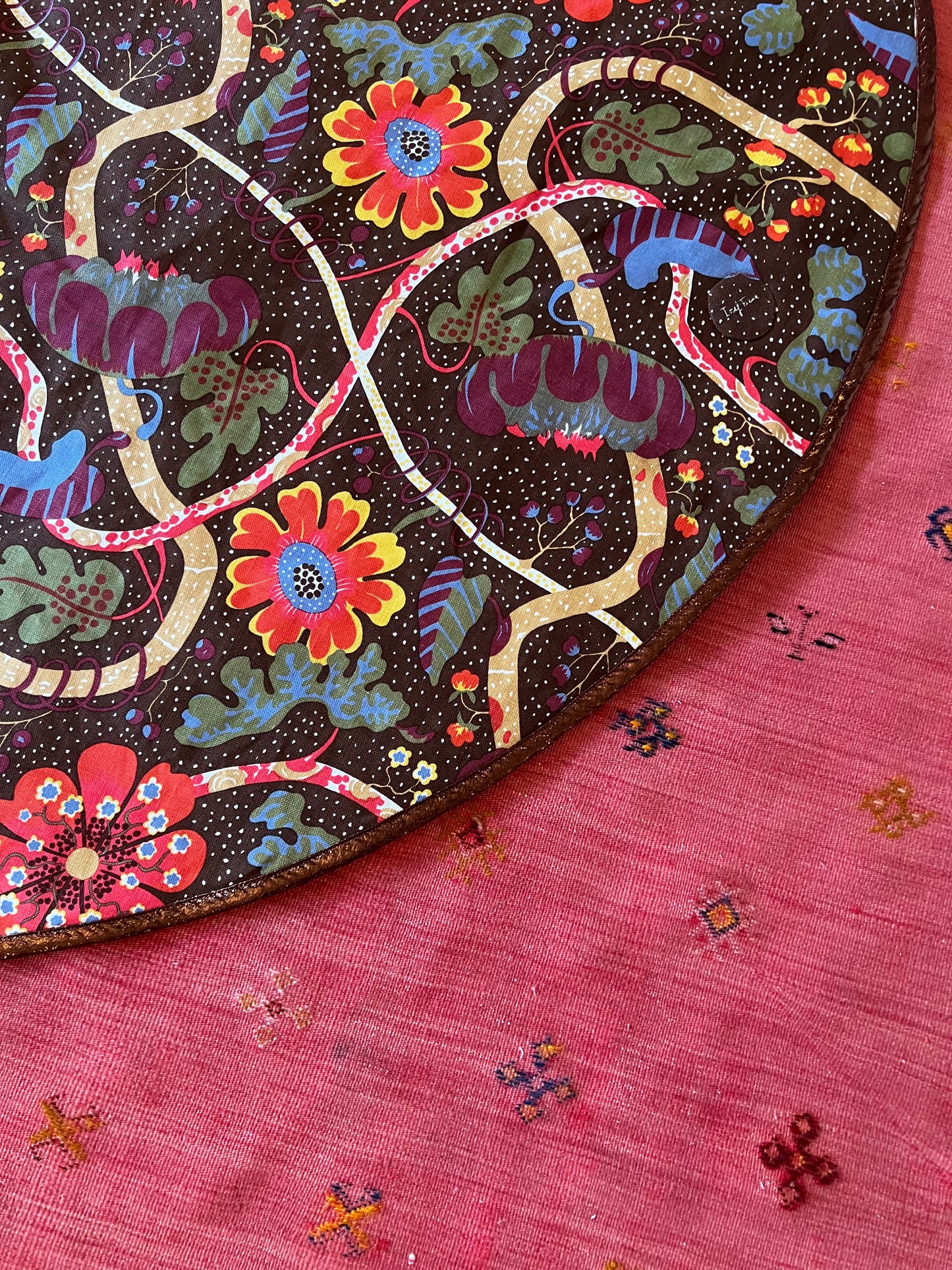 CHRISTMAS TREE SKIRT - CRÈME de la CRÈME à la HELLE
