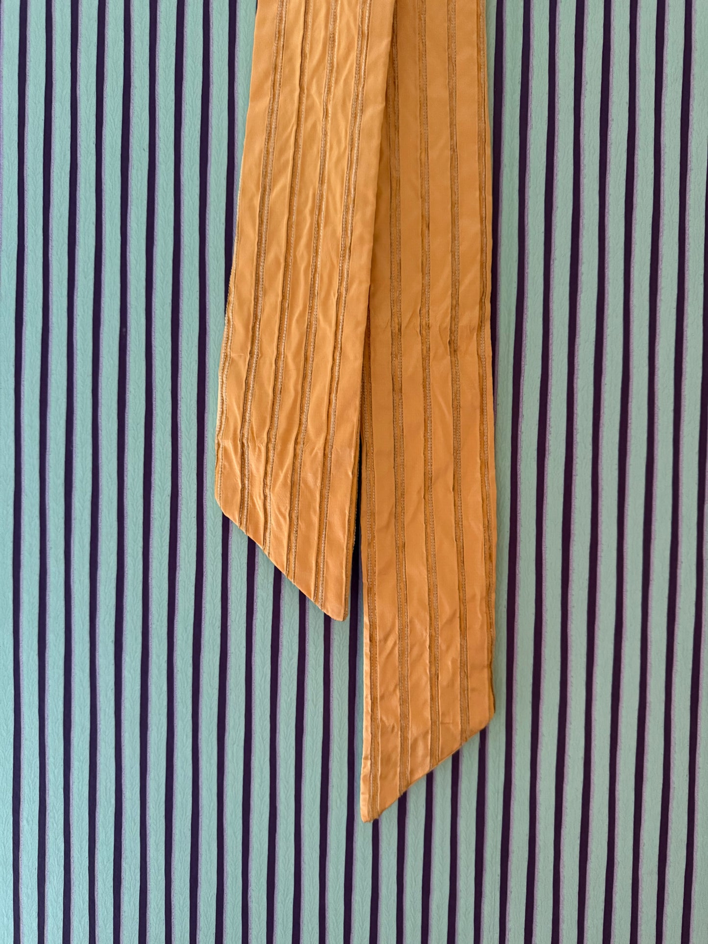 BOW DECORATION DOLCE GABBANA - CRÈME de la CRÈME à la HELLE