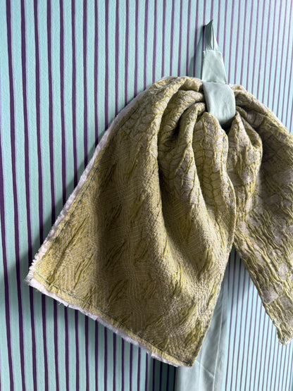 BOW DECORATION BOUCLÉ - CRÈME de la CRÈME à la HELLE