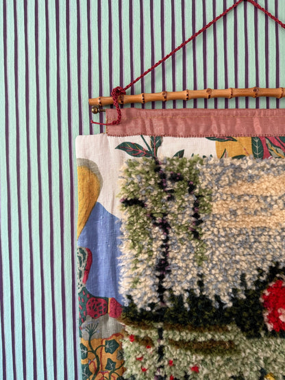 RUG ON WALL - CRÈME de la CRÈME à la HELLE