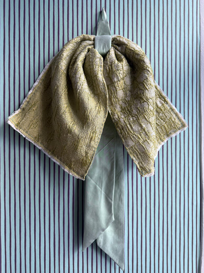 BOW DECORATION BOUCLÉ - CRÈME de la CRÈME à la HELLE