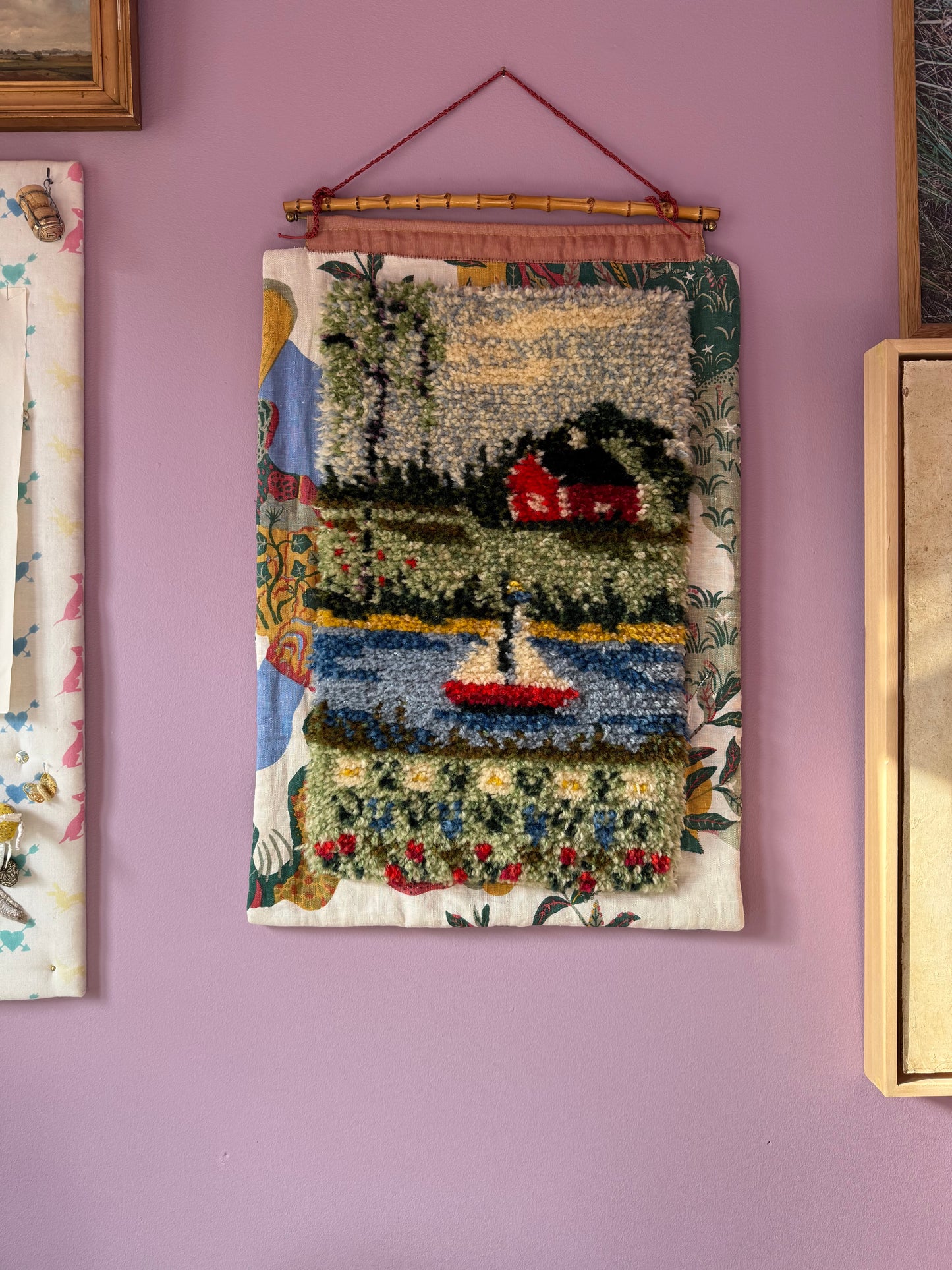 RUG ON WALL - CRÈME de la CRÈME à la HELLE