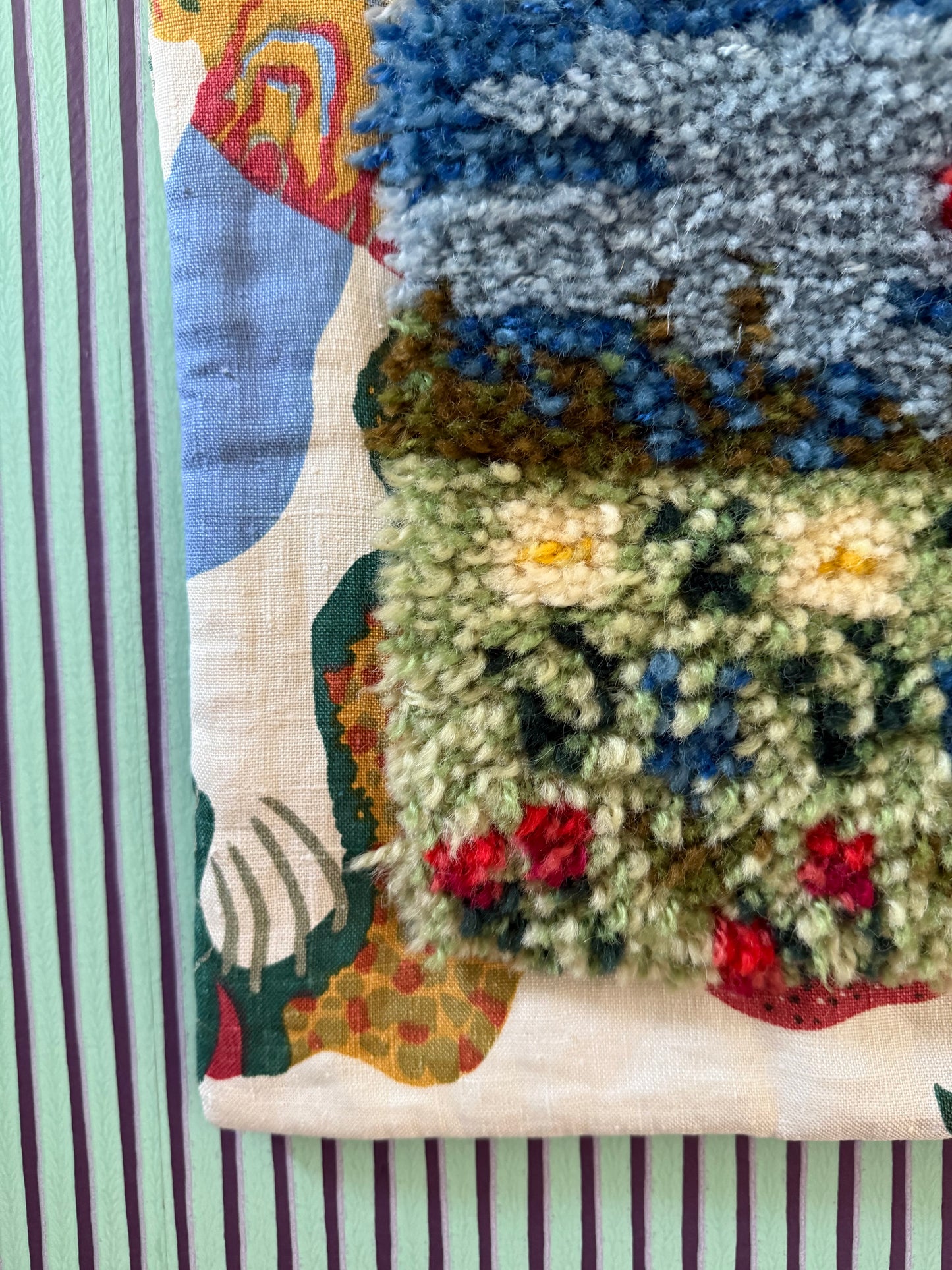 RUG ON WALL - CRÈME de la CRÈME à la HELLE