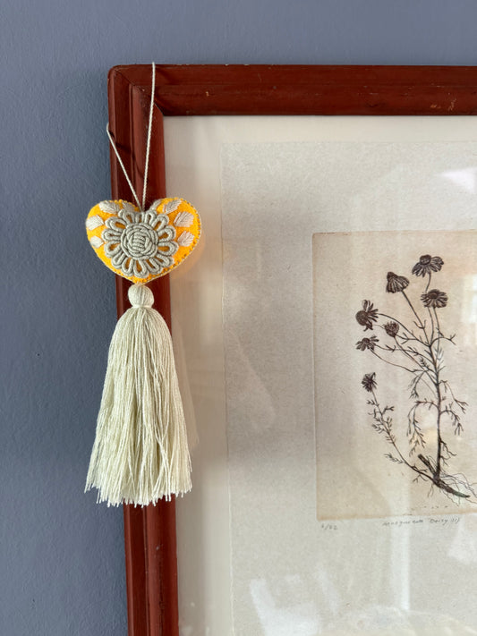 EMBROIDED EASTER HEART NR. 1