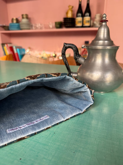 LITTLE TINY CUP COZY - CRÈME DE LA CRÈME A LA HELLE