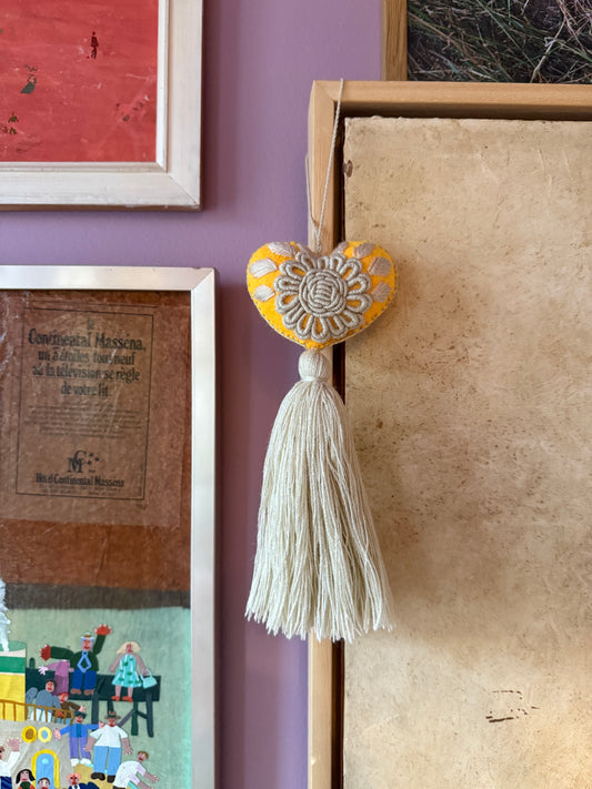 EMBROIDED EASTER HEART NR. 1