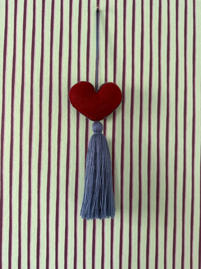 EMBROIDED CHRISTMAS HEART NR. 1