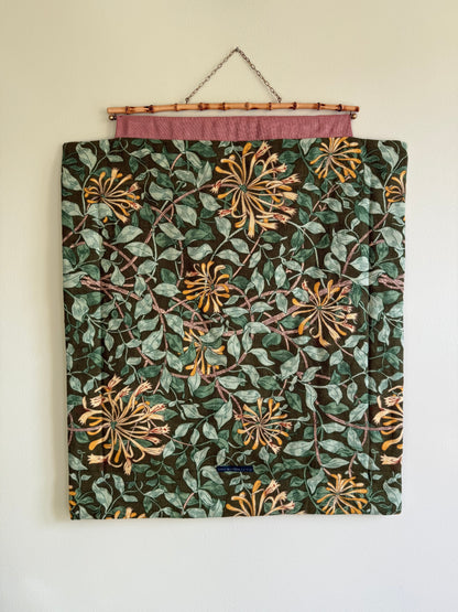 TAPESTRY 'UNDER THE TREE' - CRÈME de la CRÈME à la HELLE