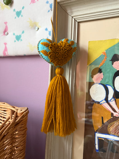 EMBROIDED EASTER HEART NR. 3