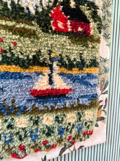 RUG ON WALL - CRÈME de la CRÈME à la HELLE