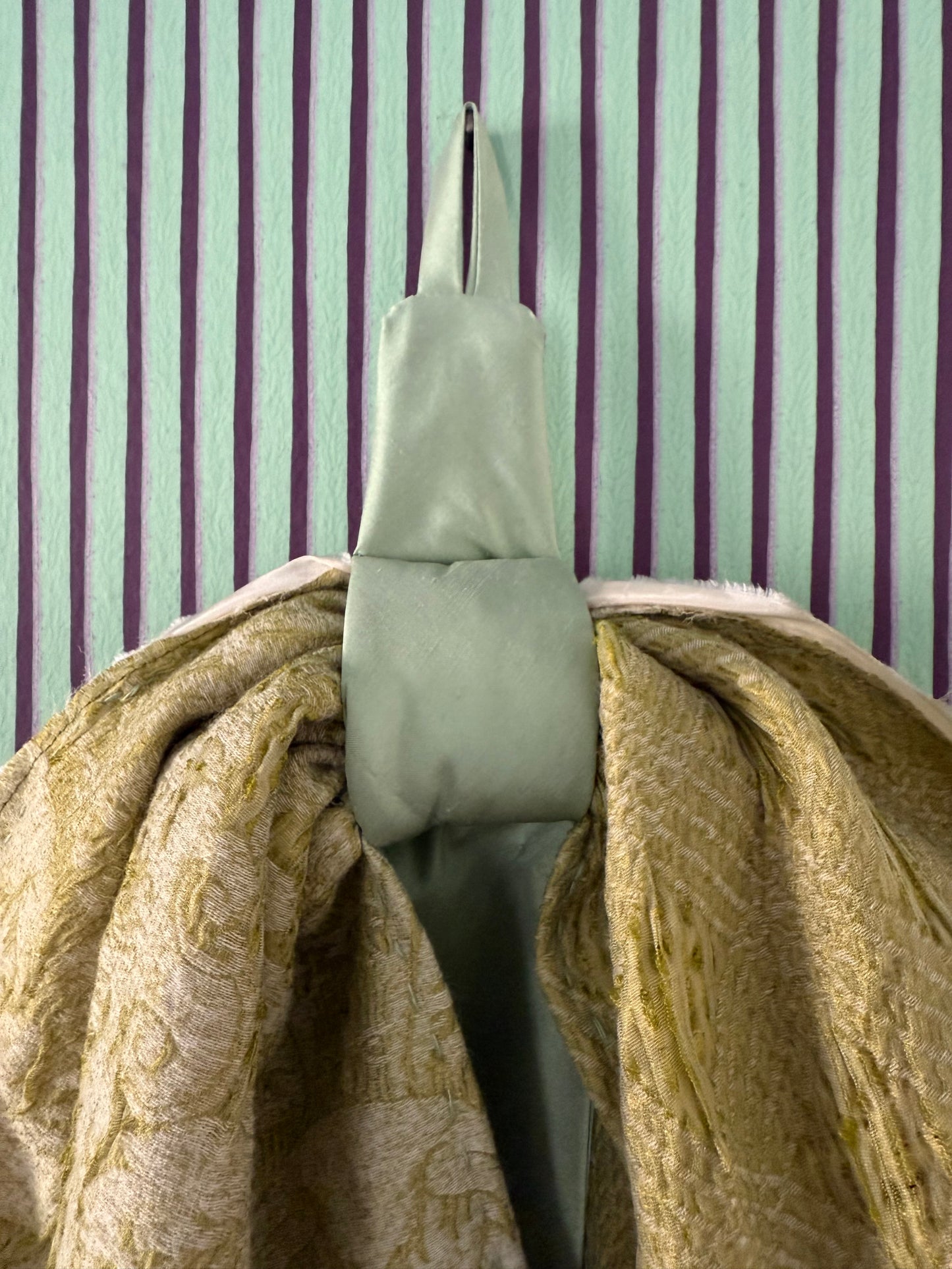 BOW DECORATION BOUCLÉ - CRÈME de la CRÈME à la HELLE