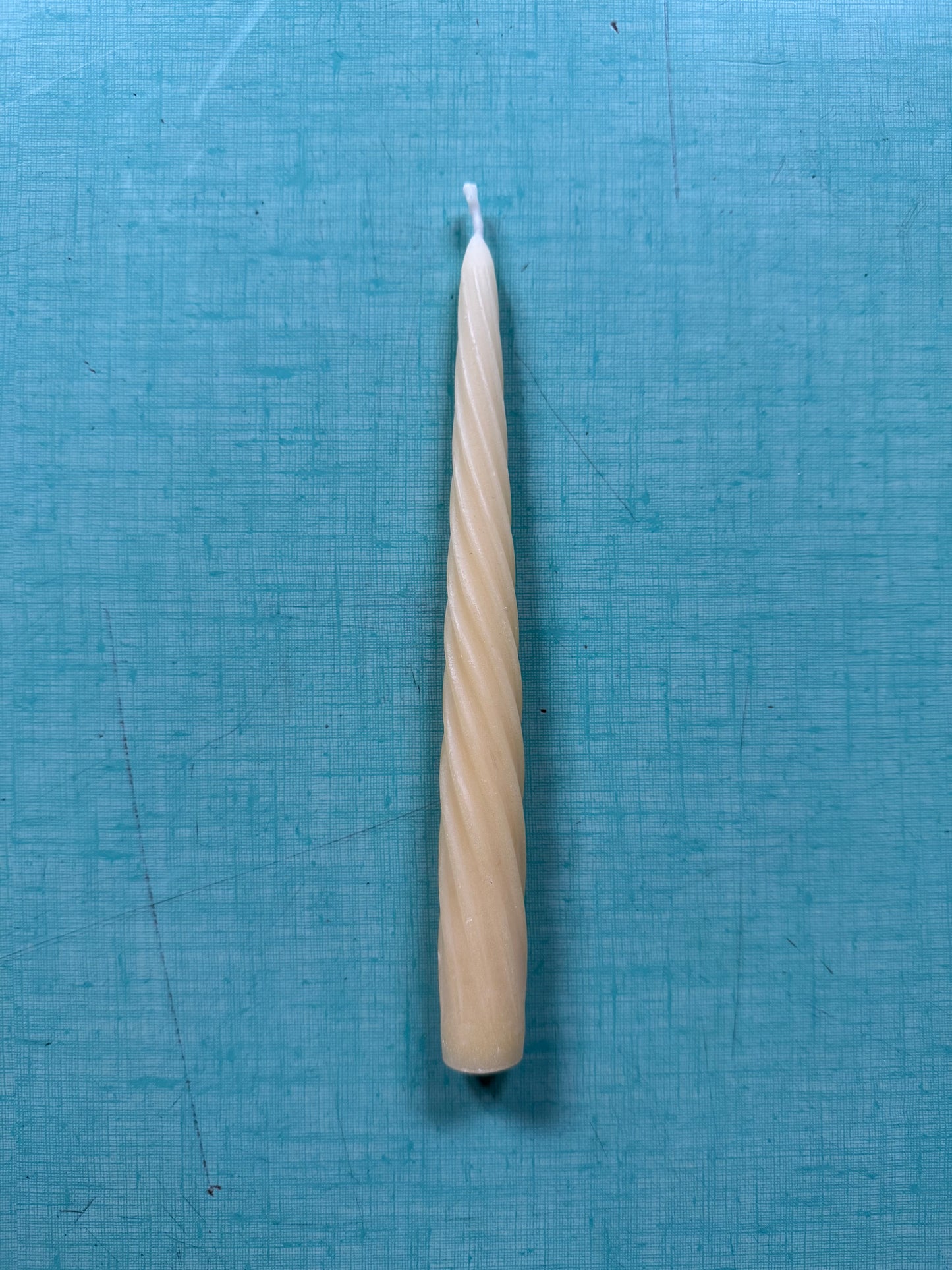 SWIRLED BEESWAX CANDLE - SCENT OF HONEY CANDLES