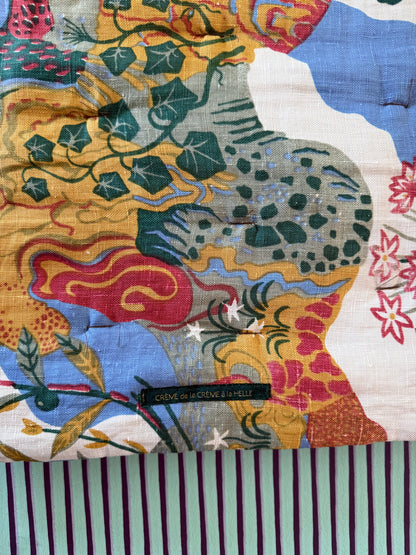 RUG ON WALL - CRÈME de la CRÈME à la HELLE