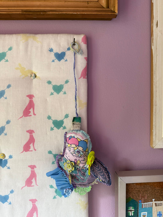 WALL DECORATION LITTLE TWIN STARS NO. 9 - CRÈME de la CRÈME à la HELLE