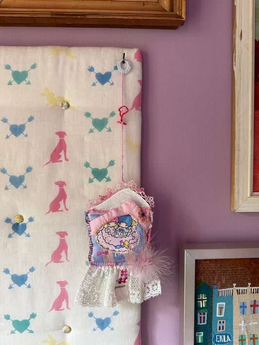 WALL DECORATION LITTLE TWIN STARS NO. 14 - CRÈME de la CRÈME à la HELLE