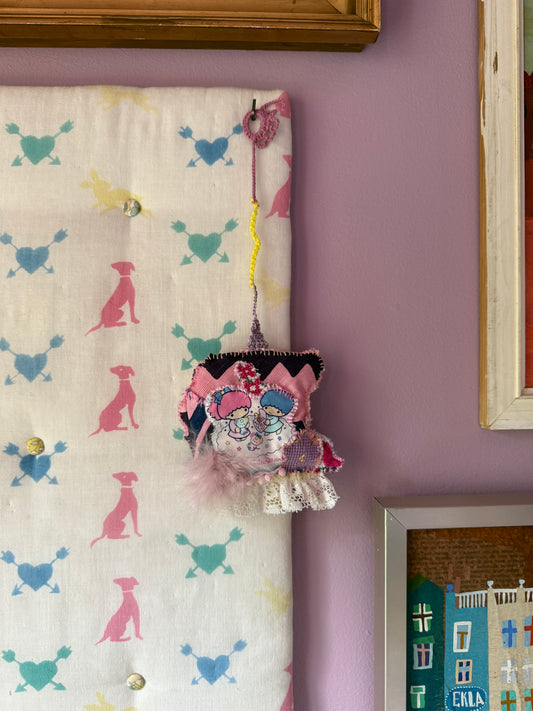 WALL DECORATION LITTLE TWIN STARS NO. 11 - CRÈME de la CRÈME à la HELLE