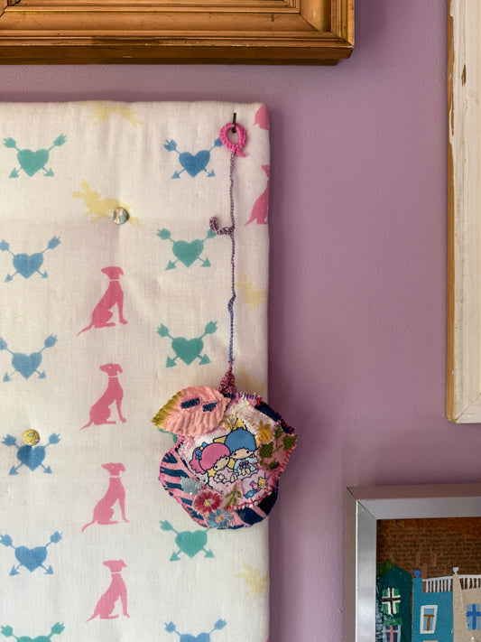 WALL DECORATION LITTLE TWIN STARS NO. 12 - CRÈME de la CRÈME à la HELLE