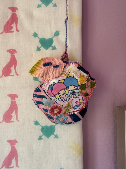 WALL DECORATION LITTLE TWIN STARS NO. 12 - CRÈME de la CRÈME à la HELLE
