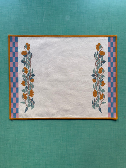 4 PLACEMATS