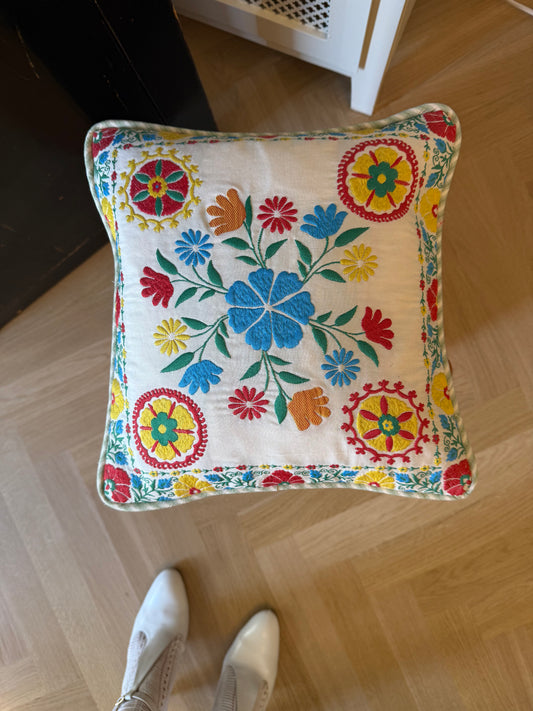 LE PETIT PILLOW NR. 1 - CRÈME de la CRÈME à la HELLE
