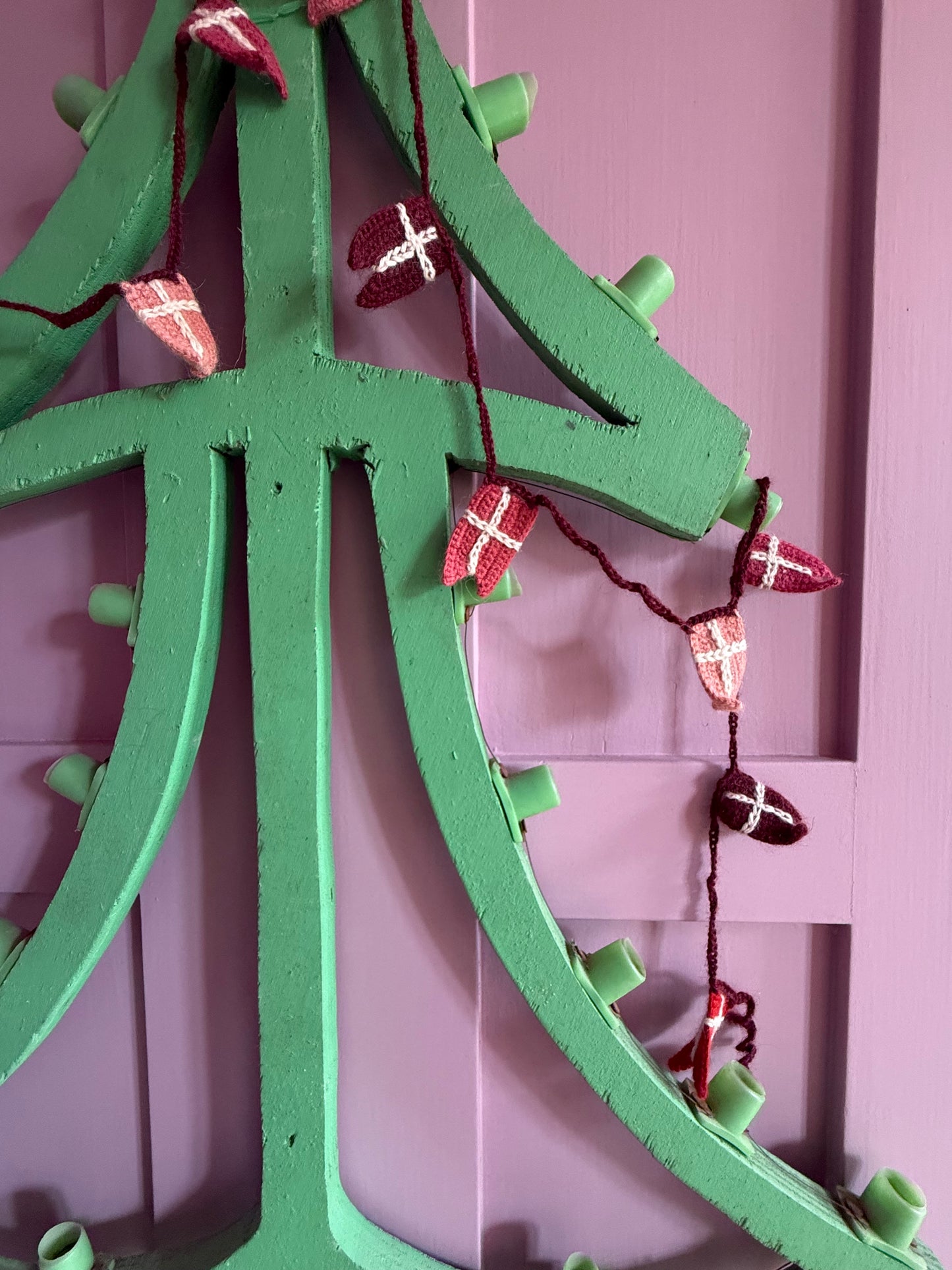 FLAGS ON STRING - CRÈME de la CRÈME à la HELLE
